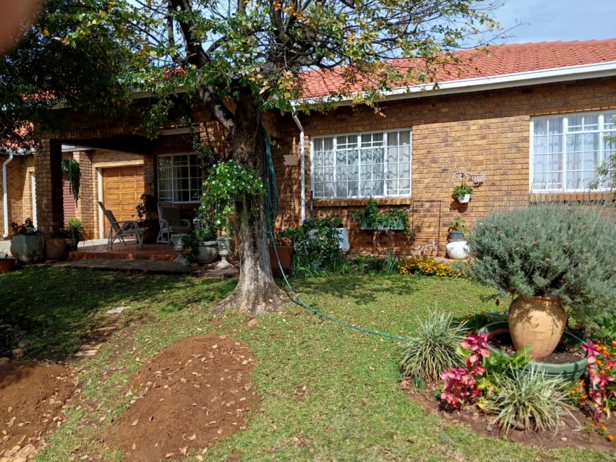 3 Bedroom Property for Sale in Safari Gardens North West